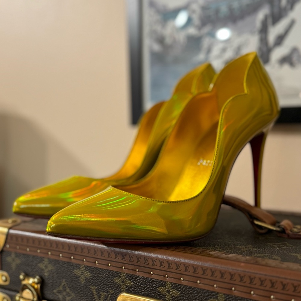 Christian Louboutin HOT CHICK 100 Scallop Metallic Leather Heel Pumps Shoes